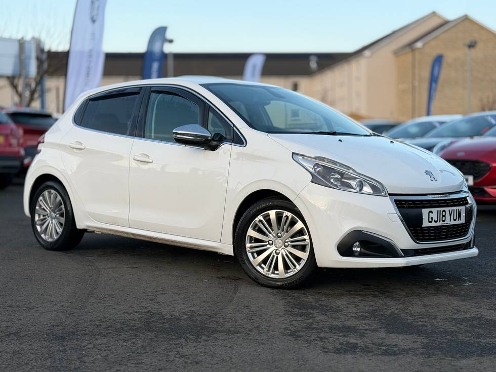 PEUGEOT 208 1.2 PureTech 82 Allure 5dr 7,995