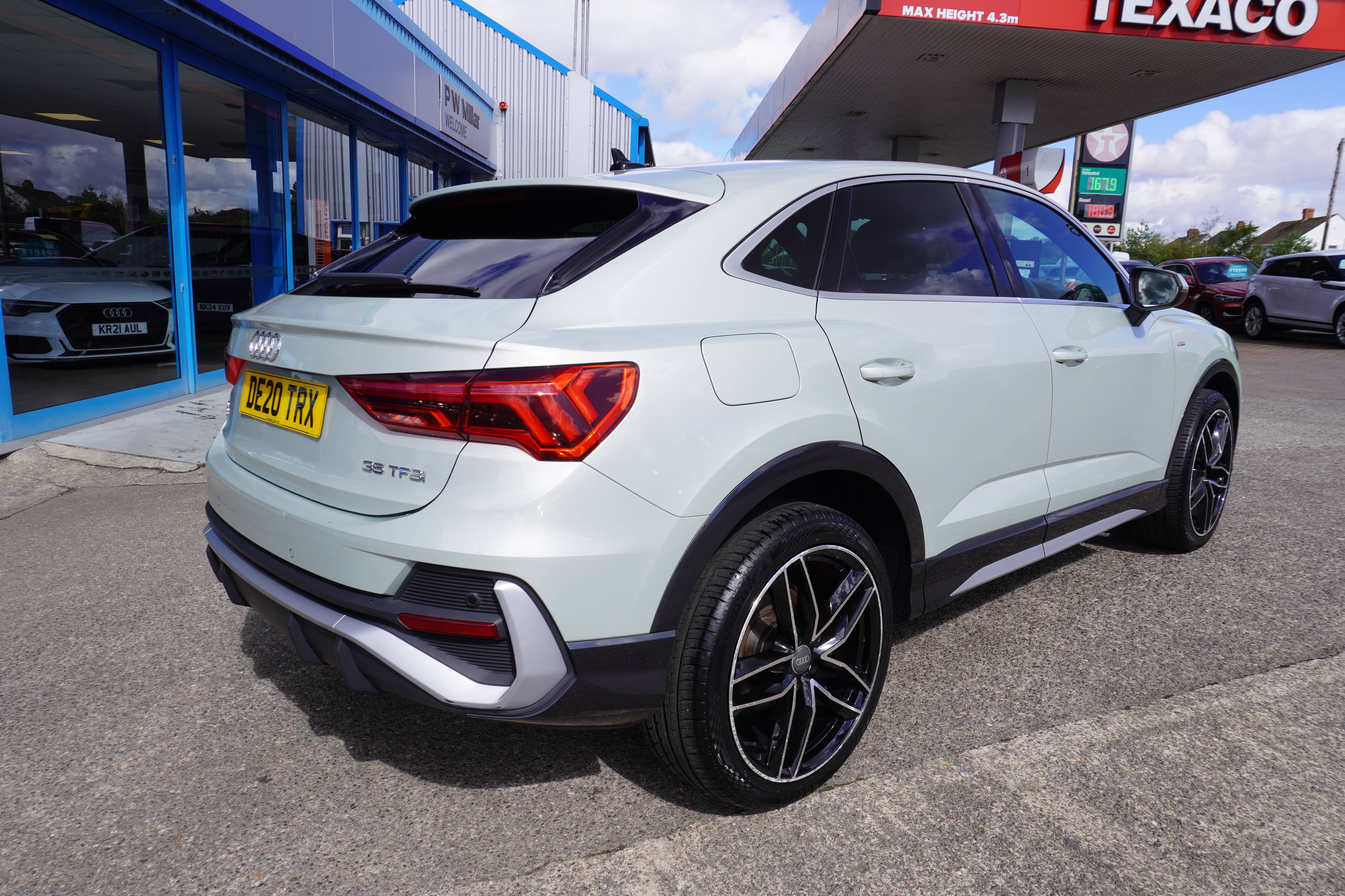 2020 20 AUDI Q3