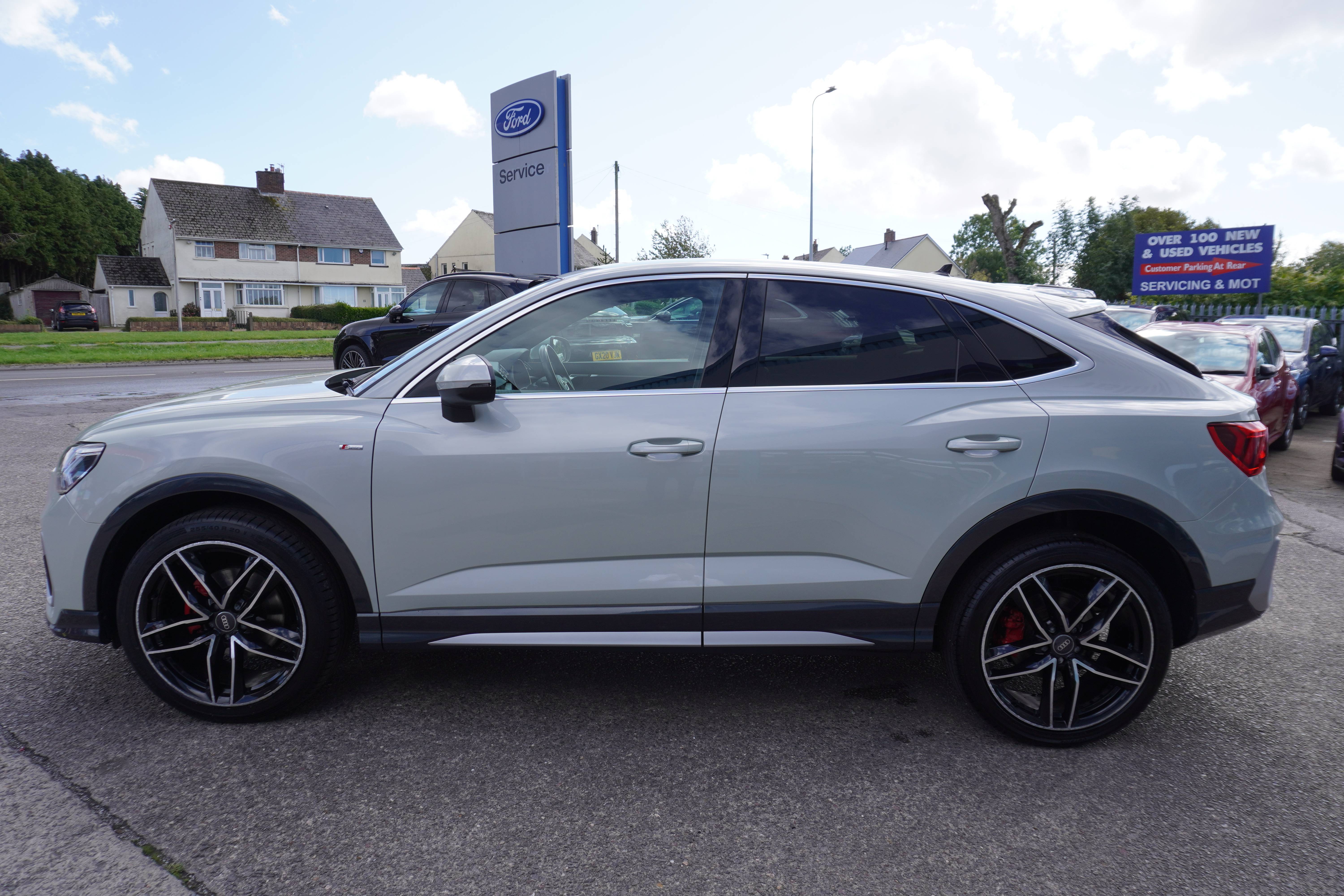 2020 20 AUDI Q3