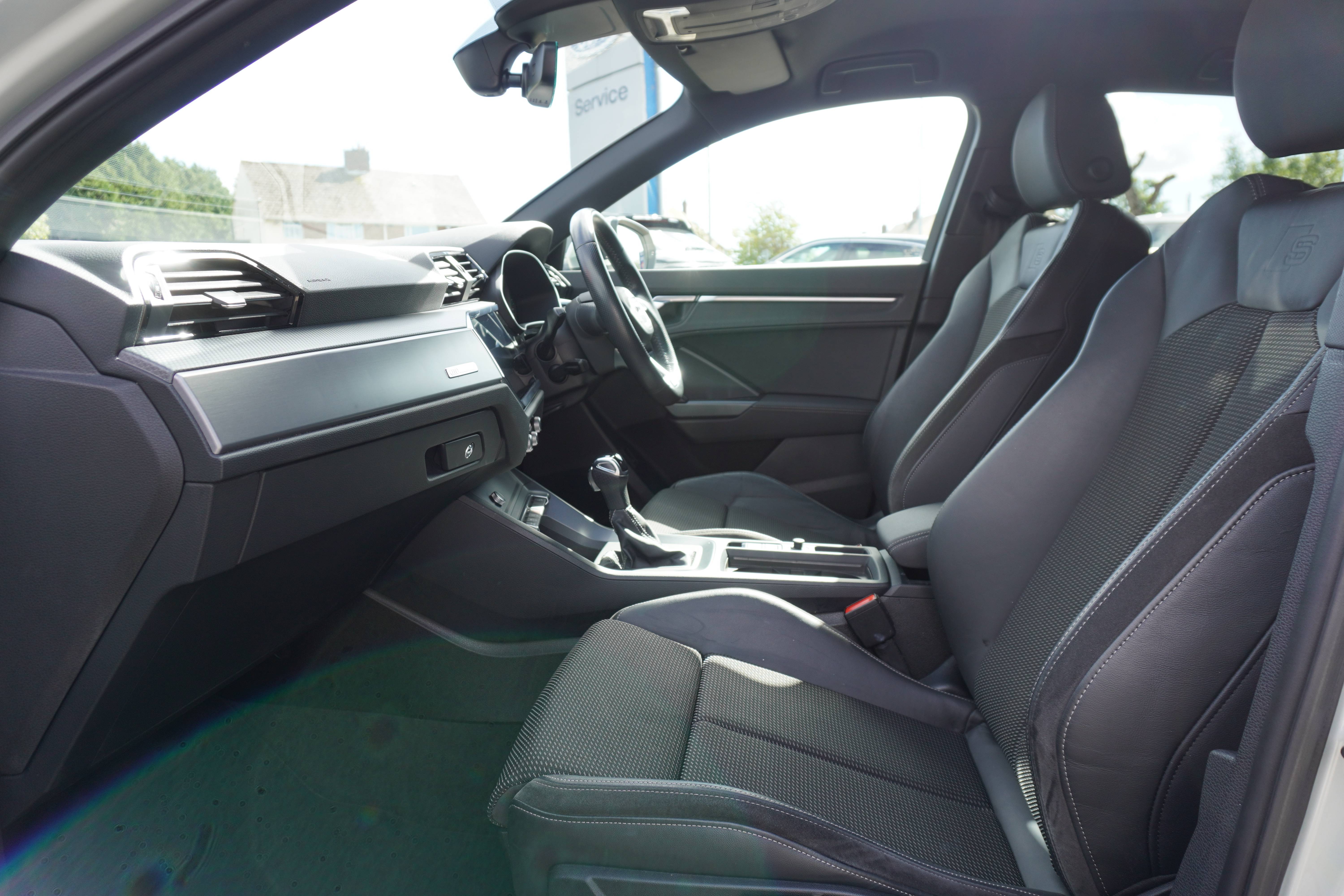 2020 20 AUDI Q3