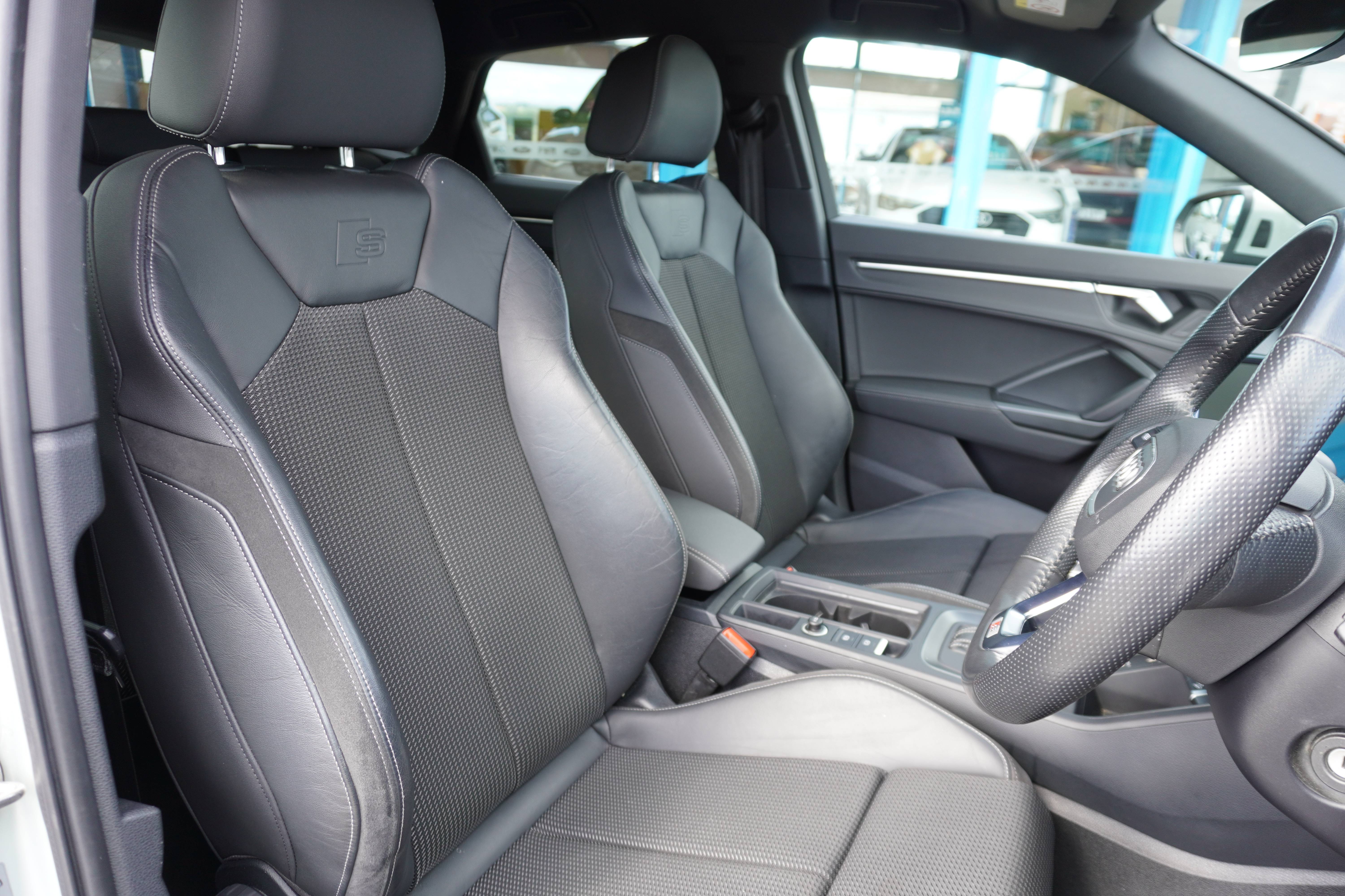 2020 20 AUDI Q3