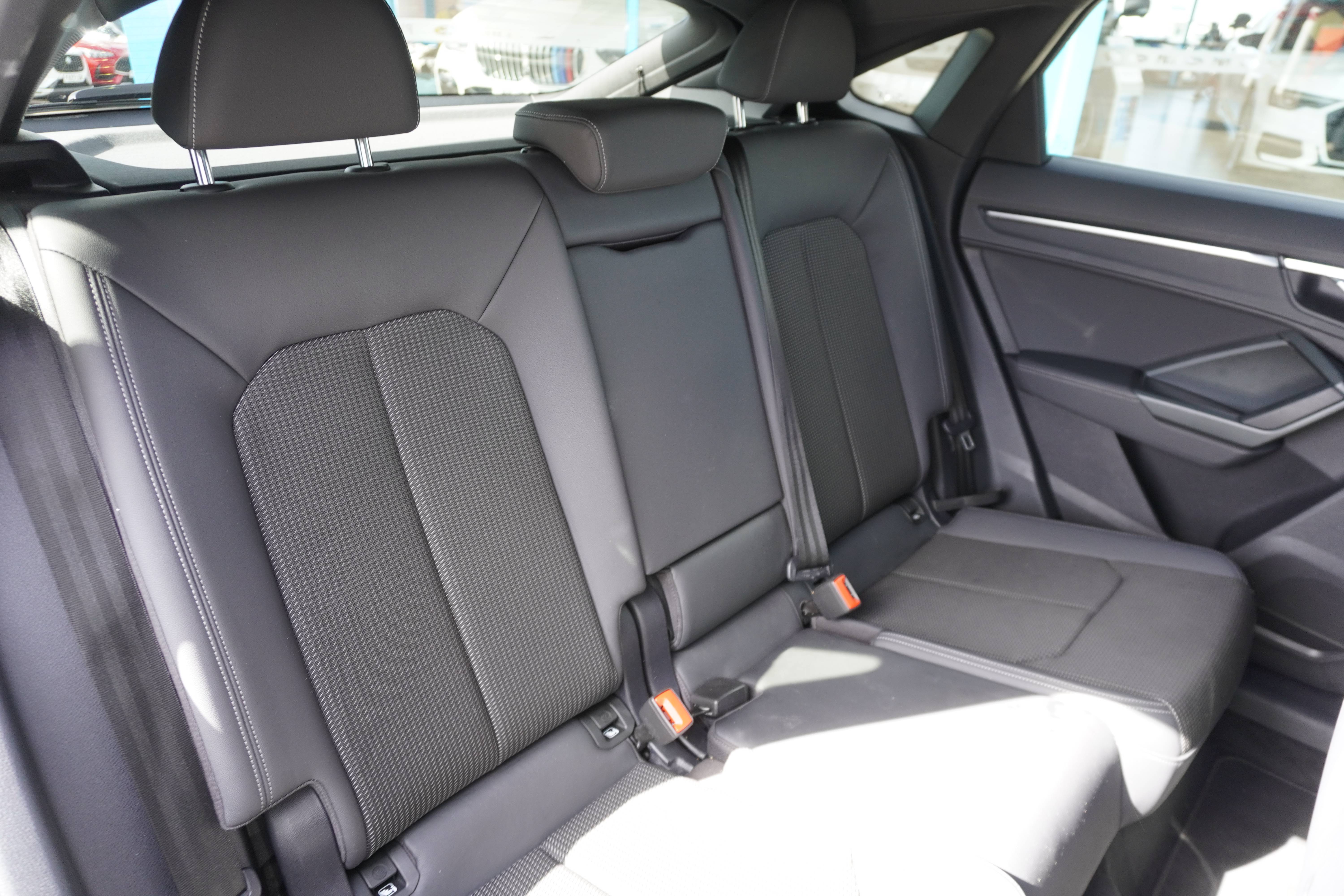 2020 20 AUDI Q3