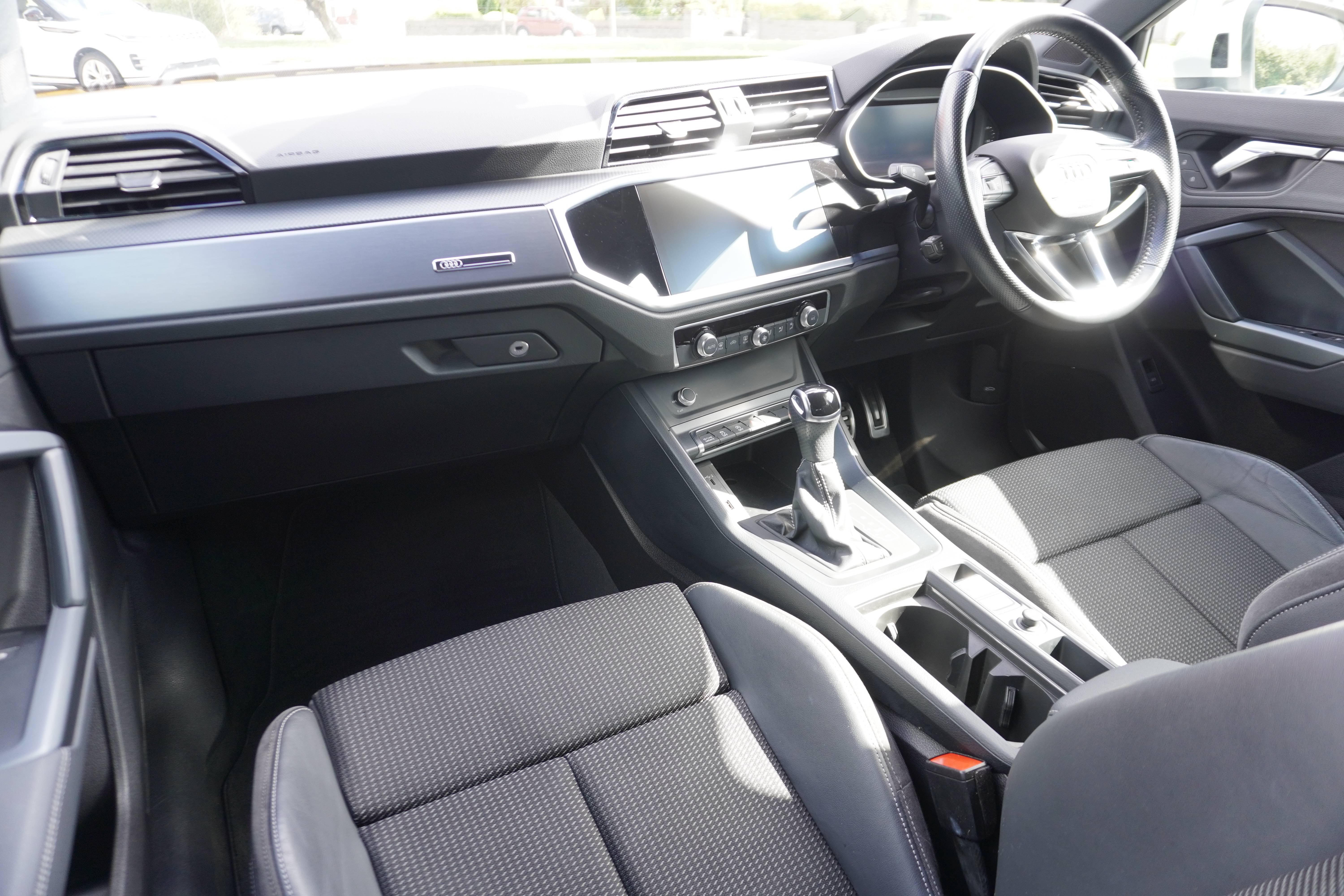 2020 20 AUDI Q3