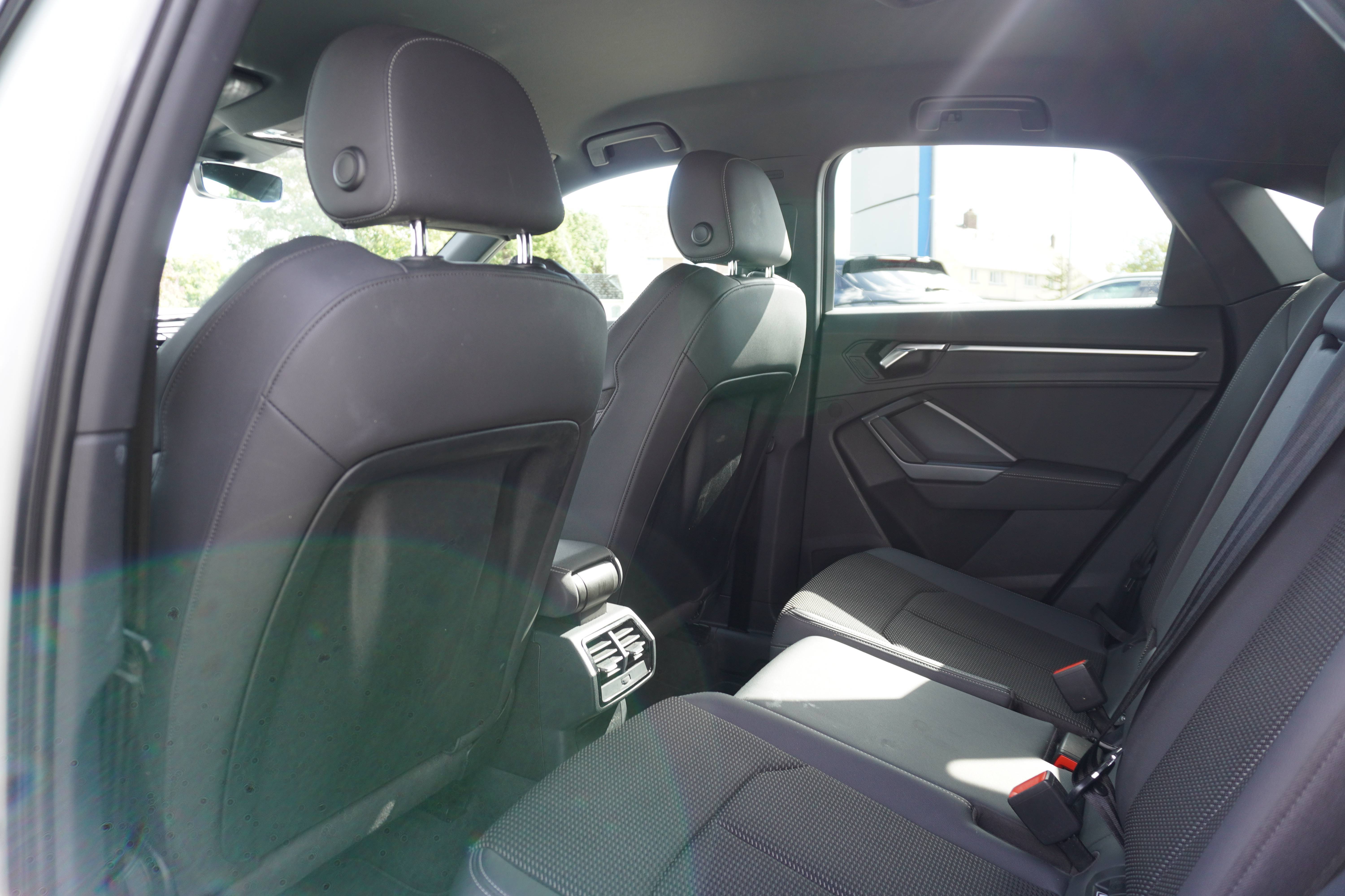 2020 20 AUDI Q3