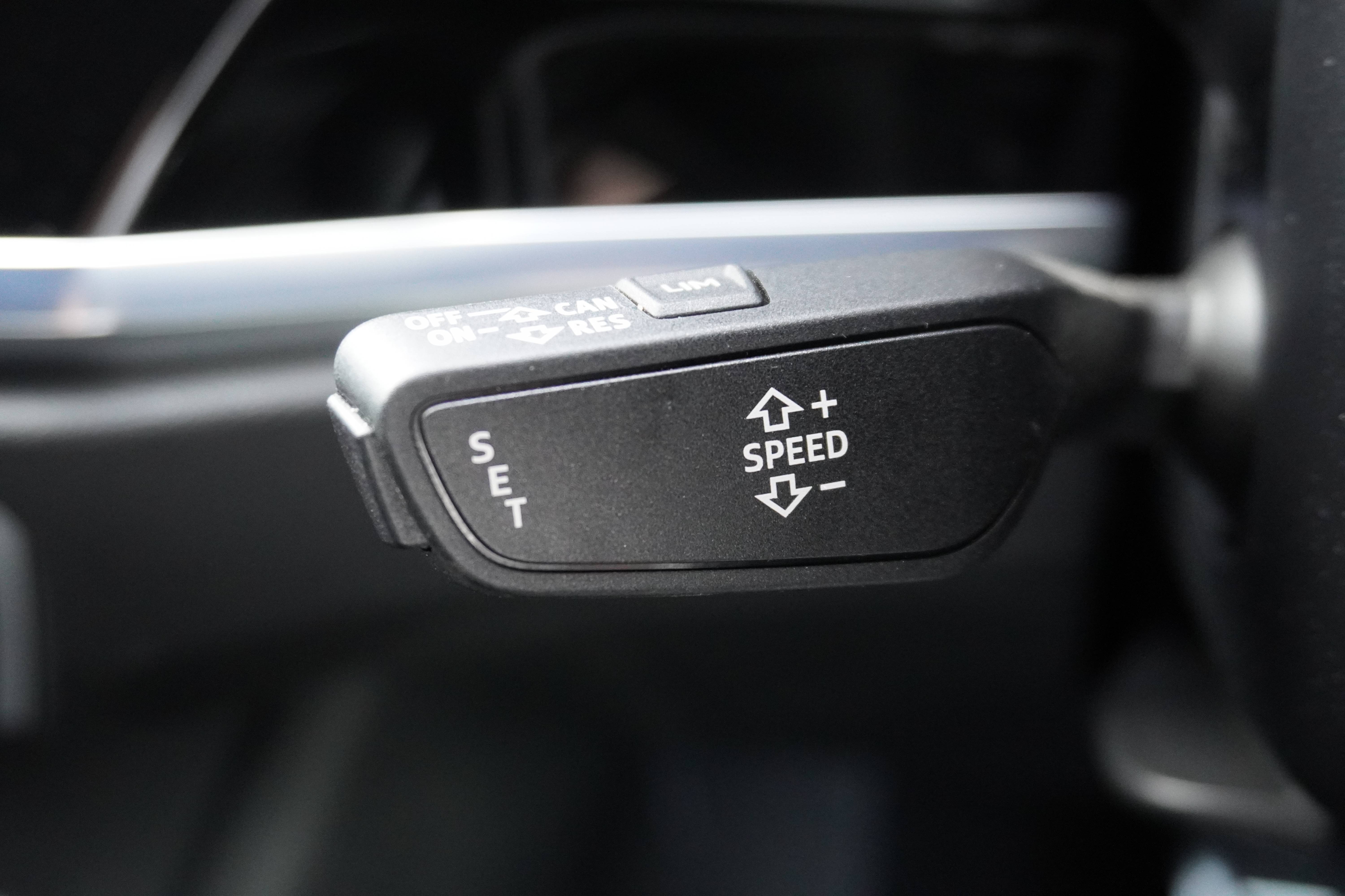 2020 20 AUDI Q3