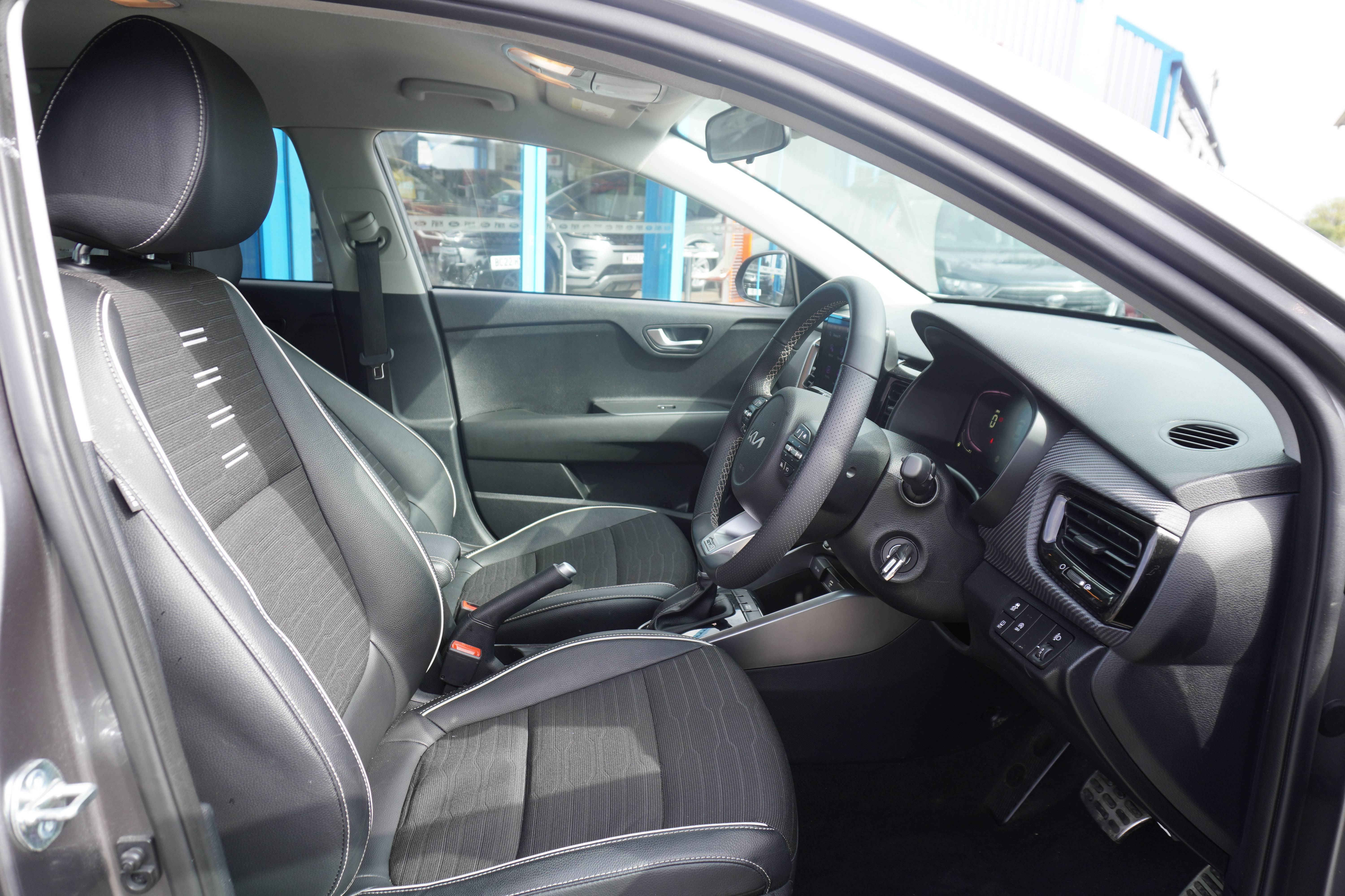 2025 75 KIA STONIC
