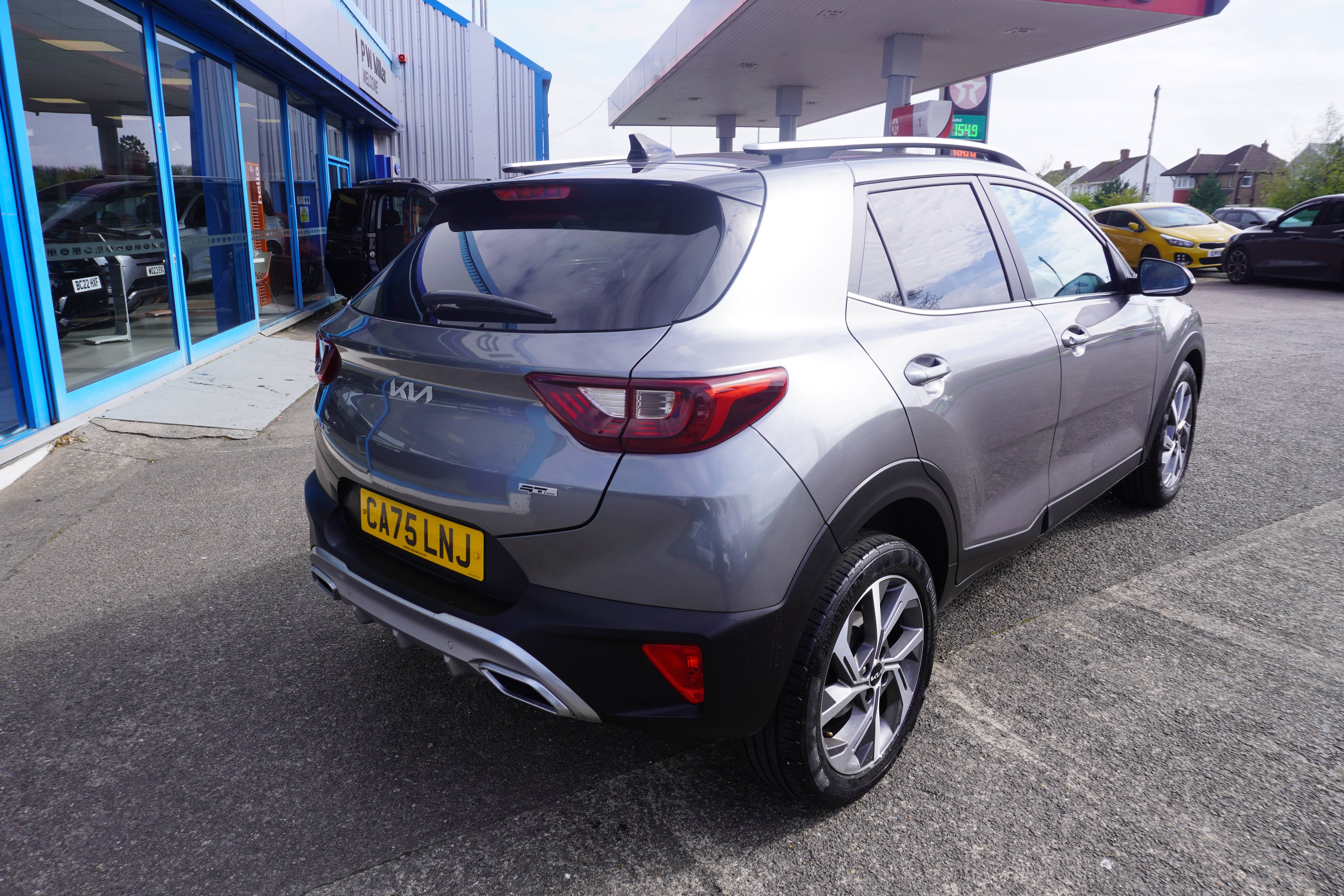 2025 75 KIA STONIC