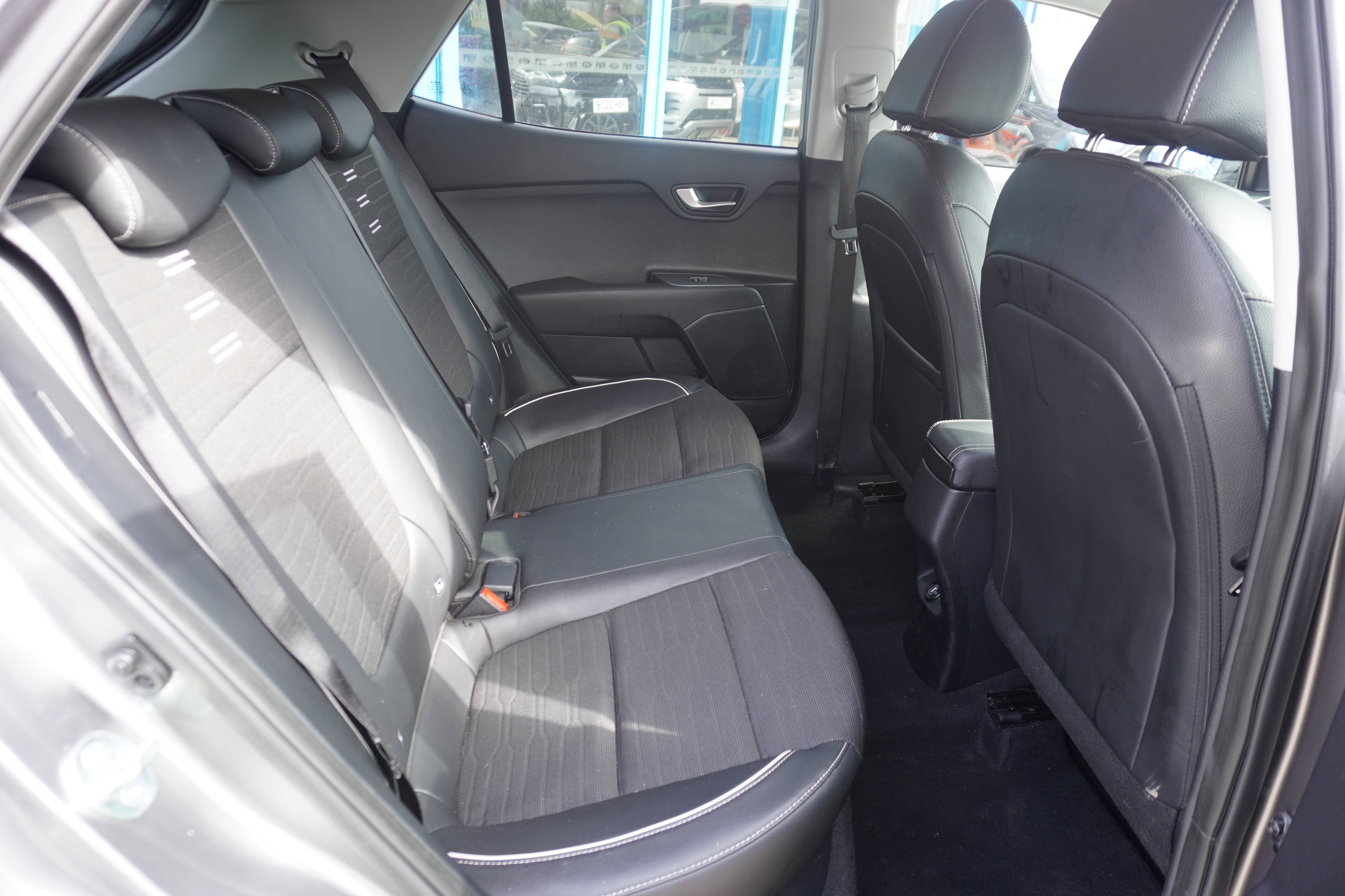 2025 75 KIA STONIC