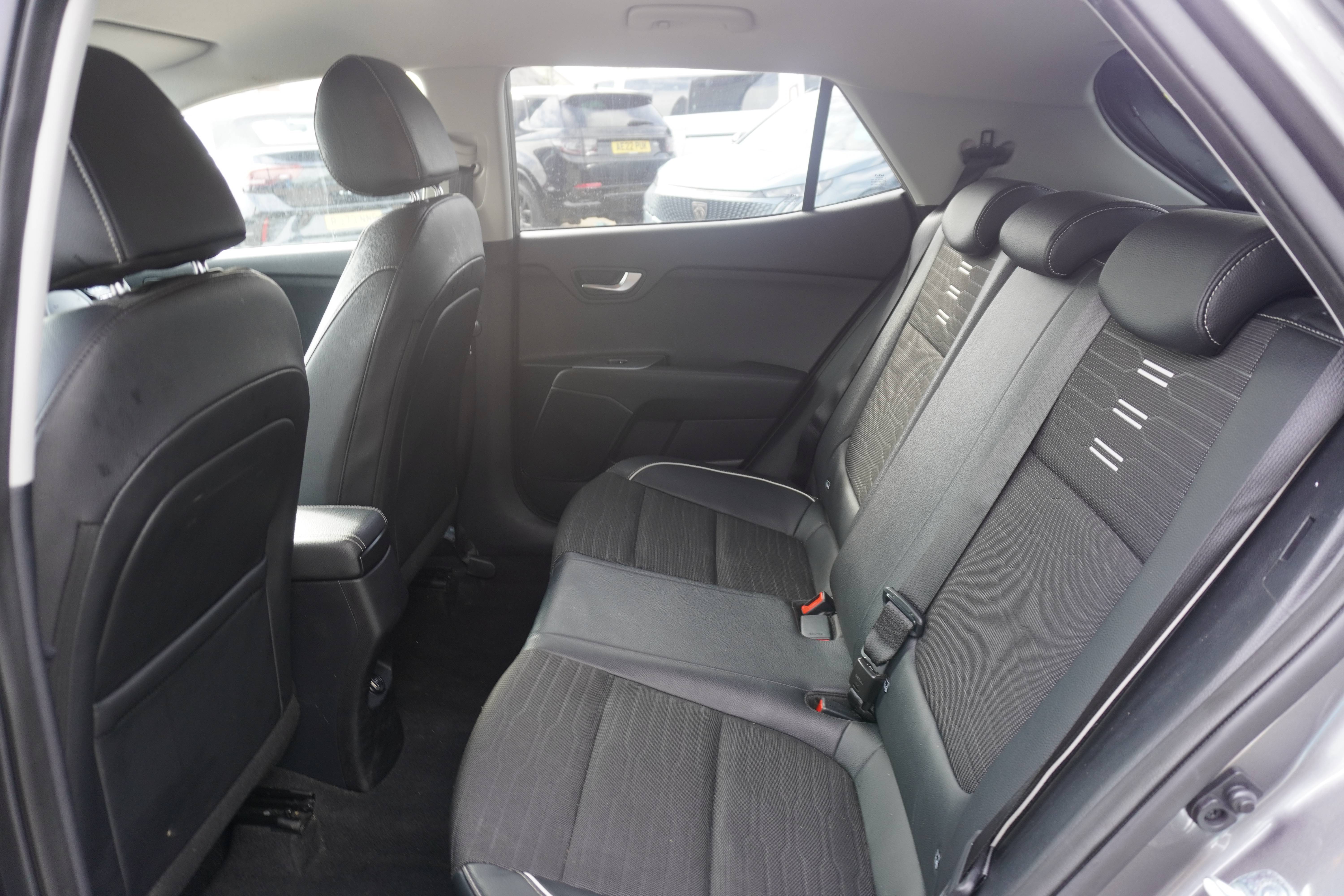 2025 75 KIA STONIC